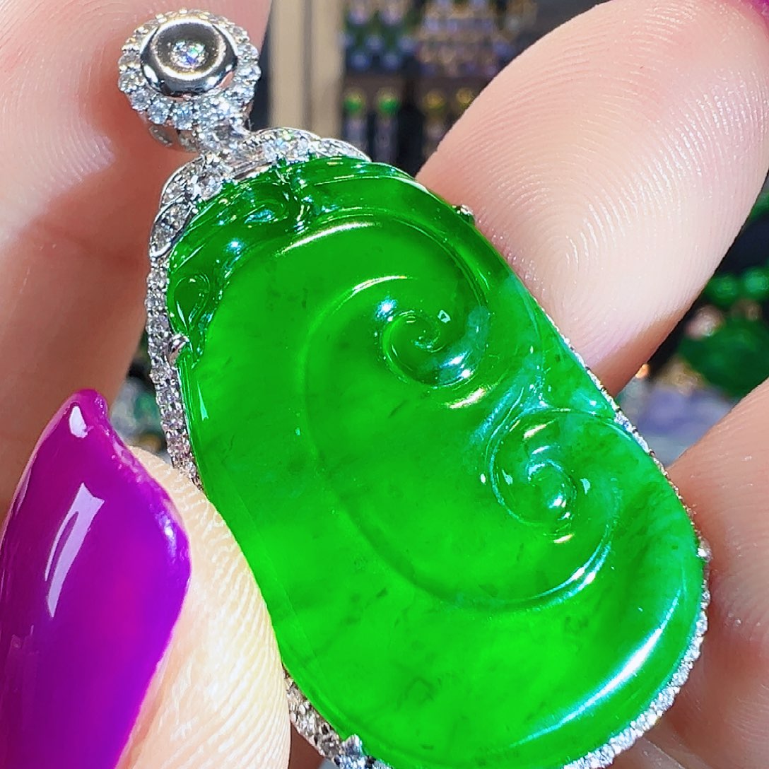 翡翠颈饰18K金镶嵌签收后24小时鉴赏期