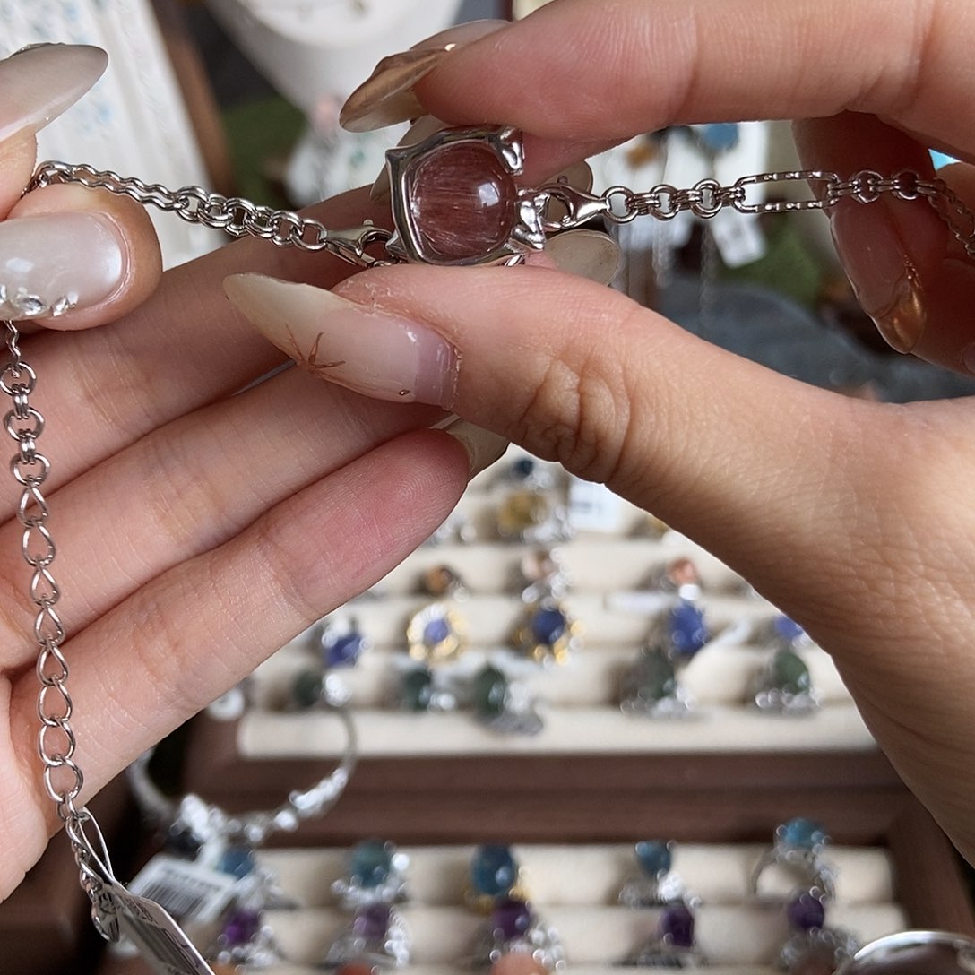 我***饭水晶戒指银S925镶嵌兔毛手链