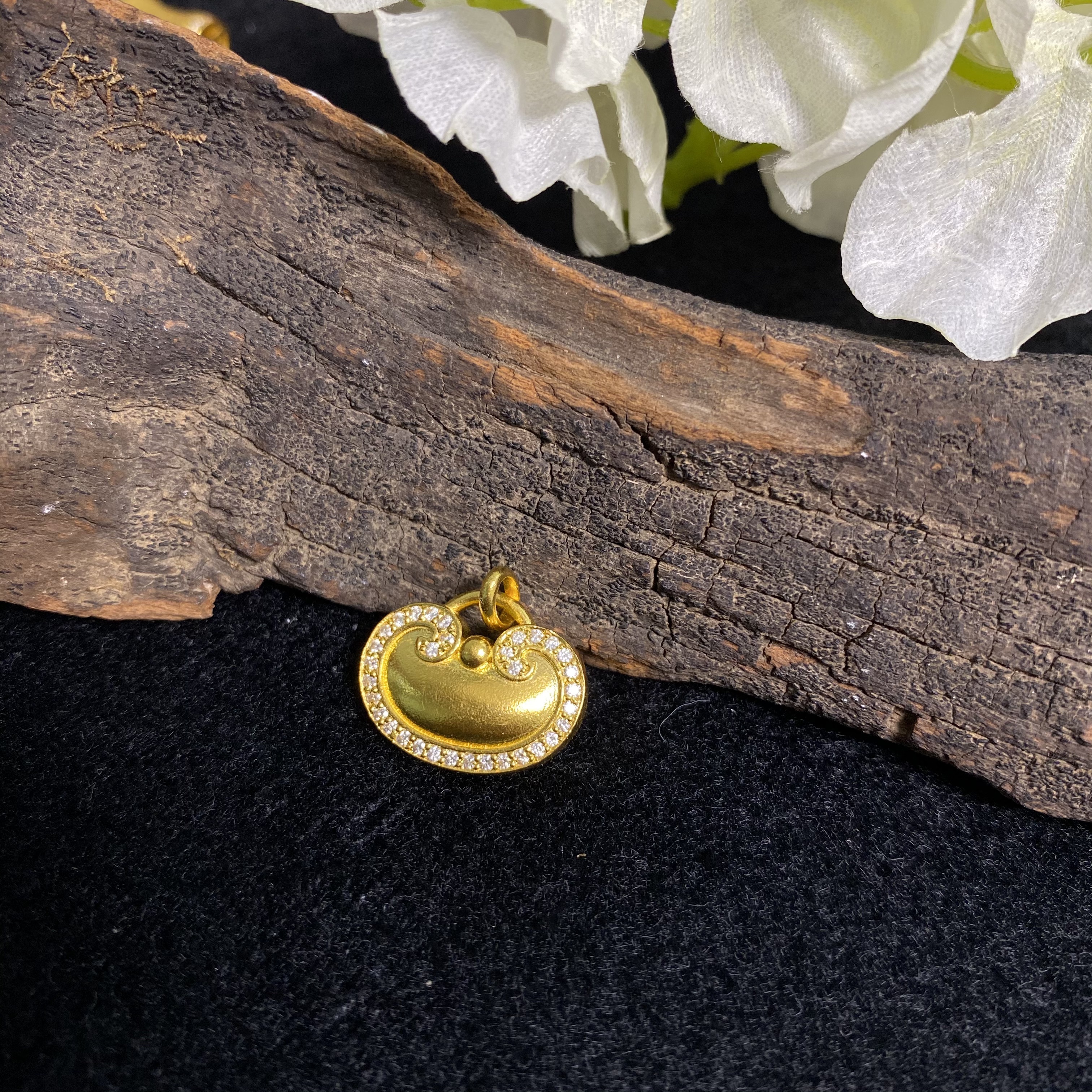 足金999黄金 5G工艺 精致元宝锁吊坠