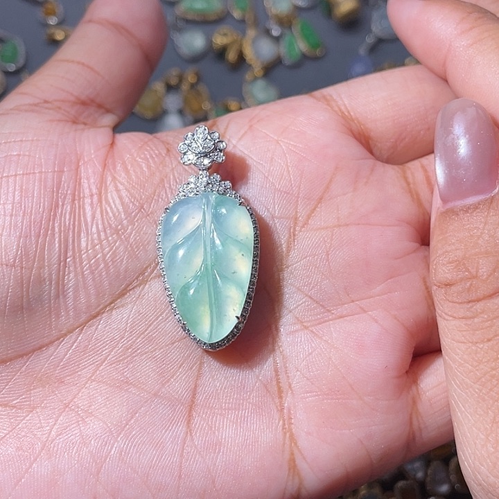 吊坠(不含链)18K金镶嵌翡翠