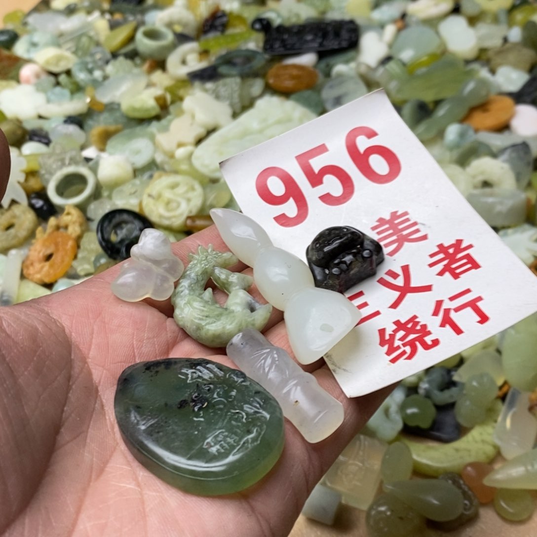 蛇纹石玉挂坠未镶嵌