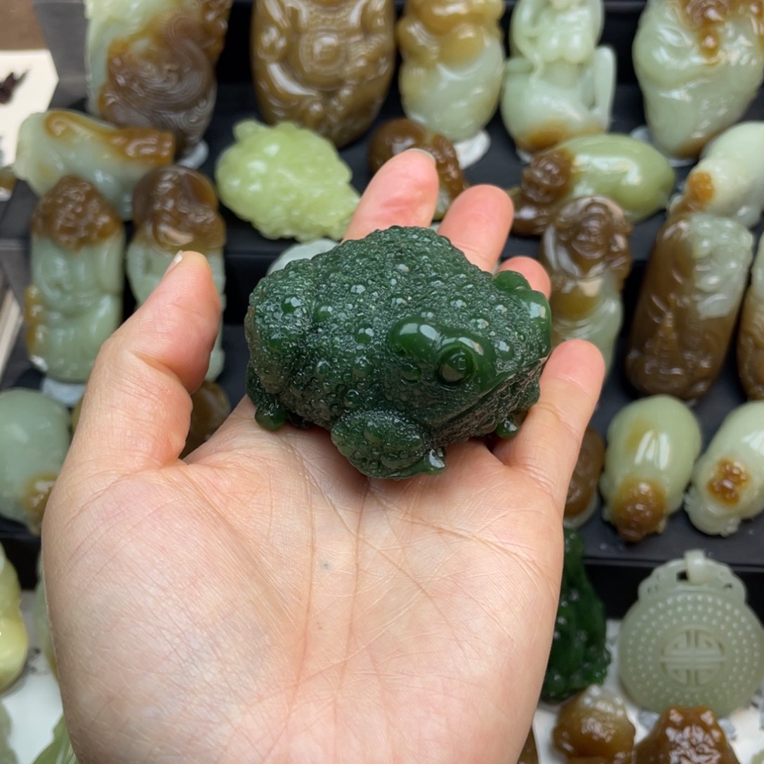 炑***子和田玉未镶嵌颈饰