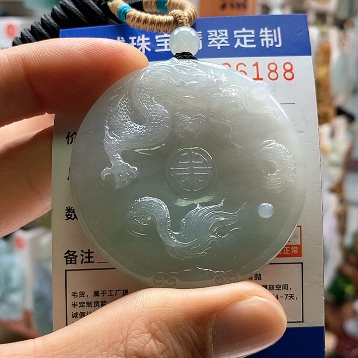 翡翠颈饰未镶嵌每天