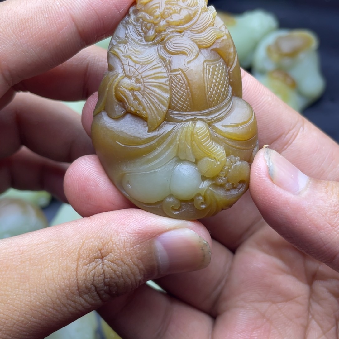 和田玉（糖玉）未镶嵌颈饰