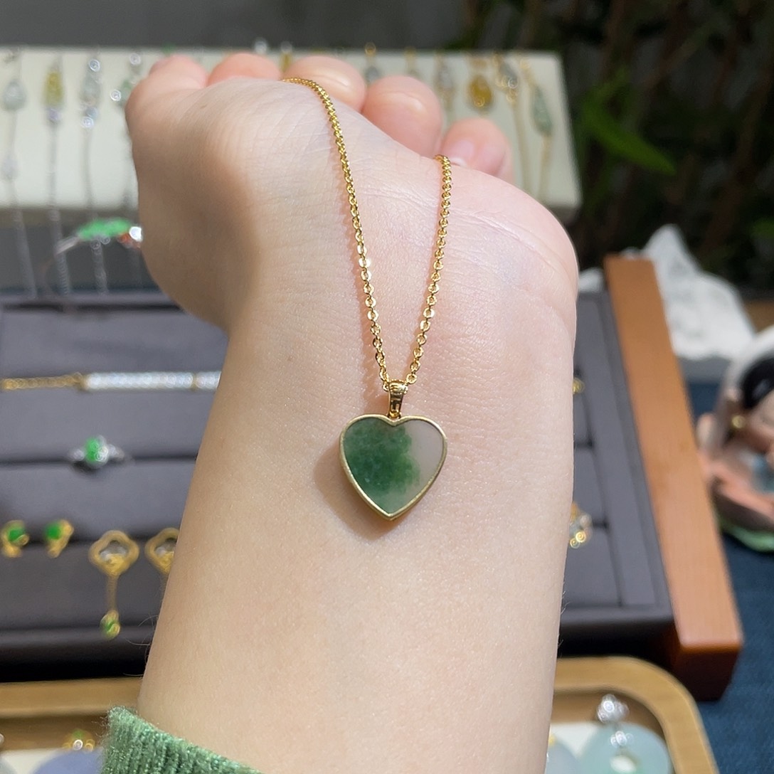 翡翠吊坠(不含链)18K金镶嵌冰种飘花小爱心