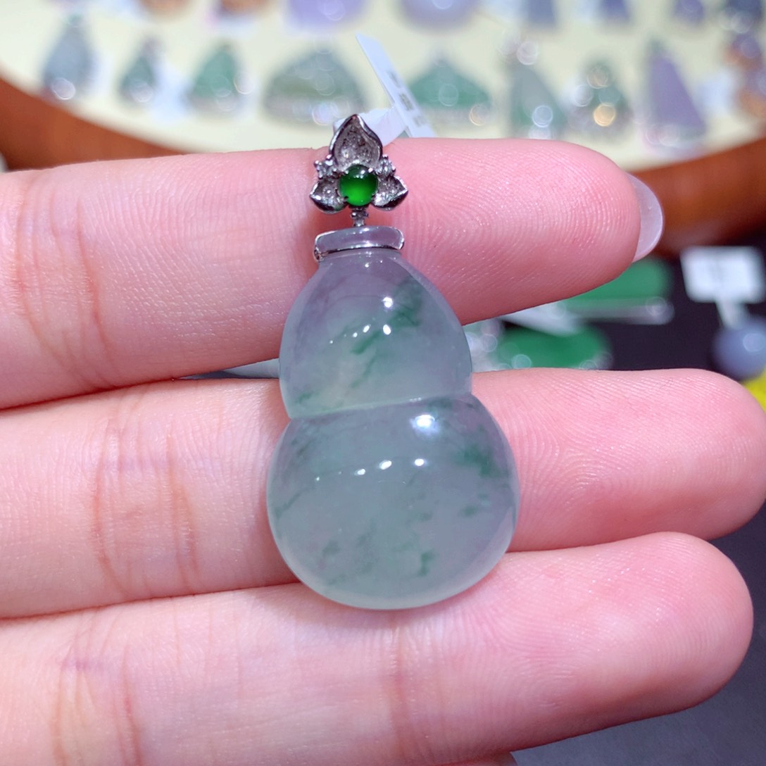 翡翠18K金镶嵌颈饰翡翠