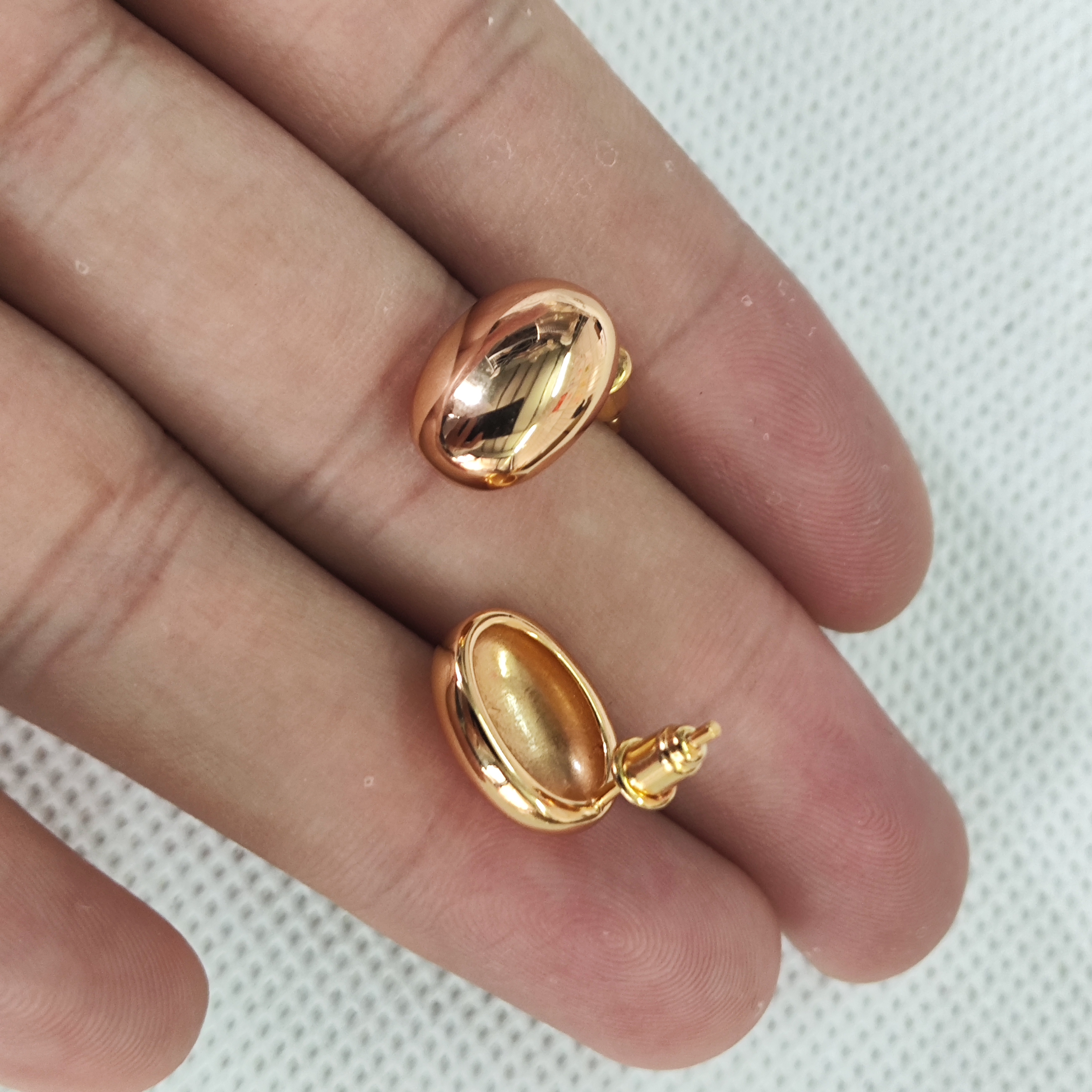 925银耳饰 s925椭圆光面小耳钉女 精致时尚高级感耳饰 法式轻奢