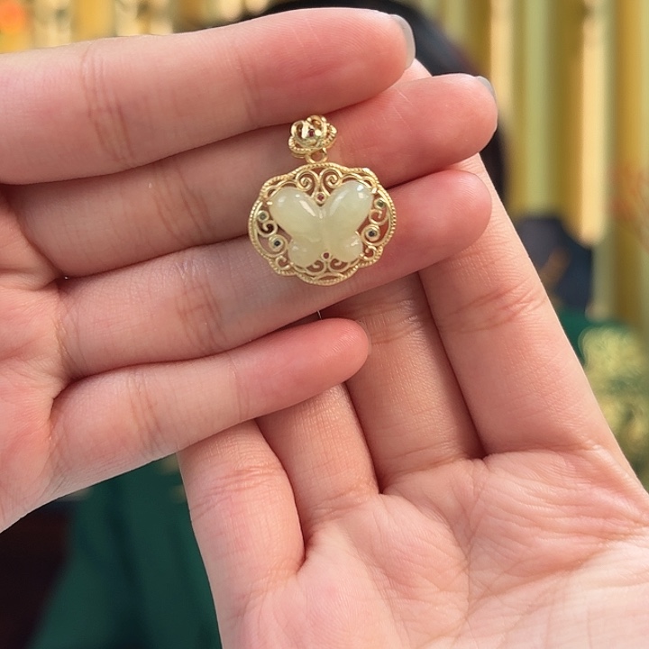 和田玉颈饰银S925镶嵌和田玉蝴蝶吊坠