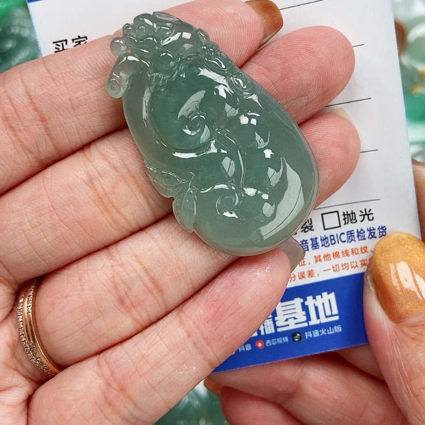 【闪购商品】翡翠颈饰未镶嵌如意