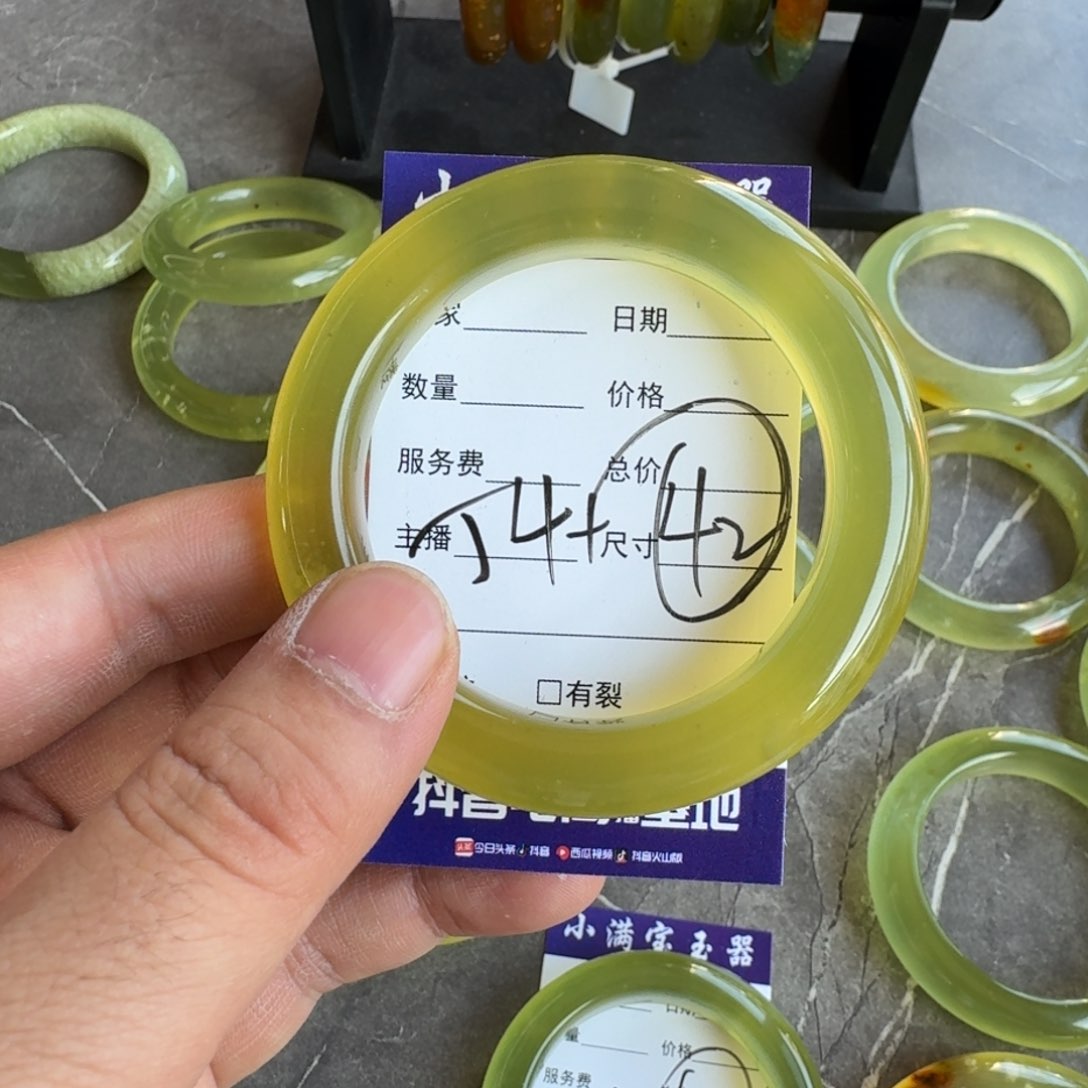 蛇纹石玉手镯合金止*。