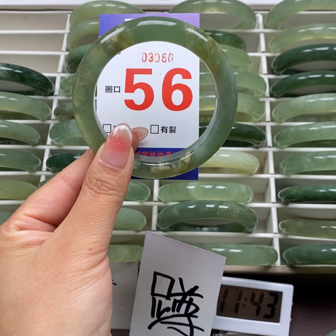 岫玉手镯未镶嵌我