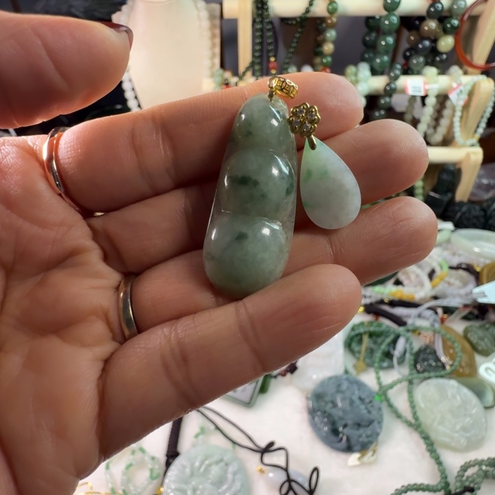 翡翠未镶嵌颈饰2个坠