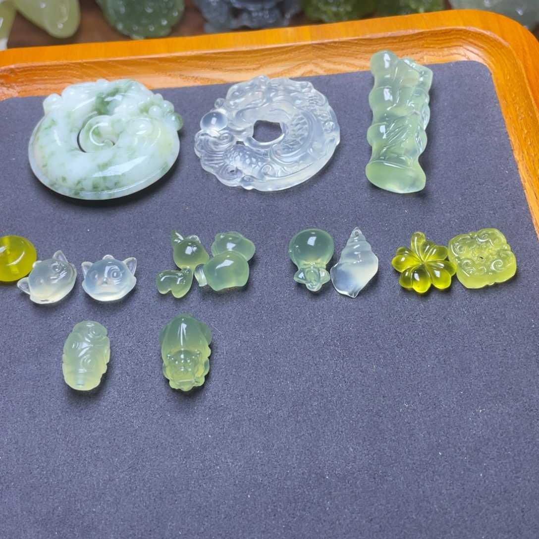 青***丘蛇纹石玉未镶嵌手链