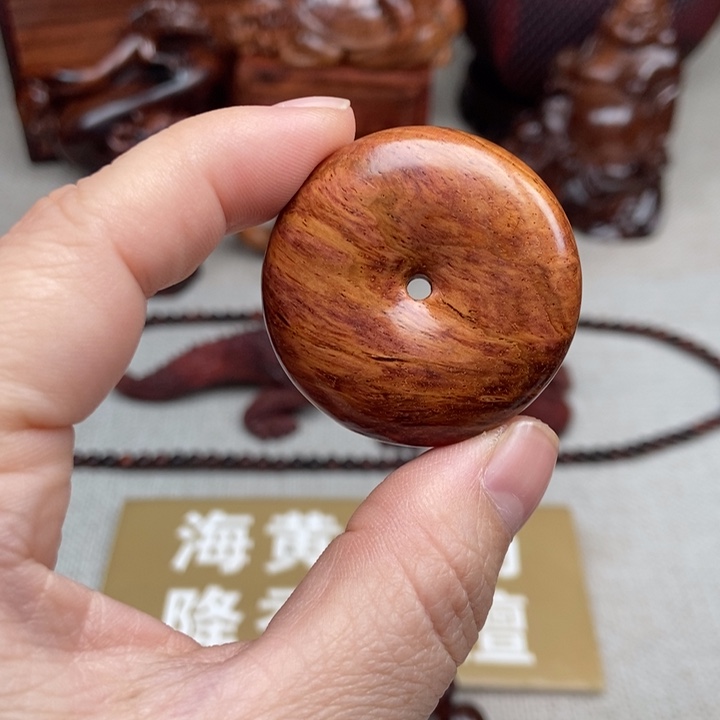 花梨木类端景台海黄平安扣