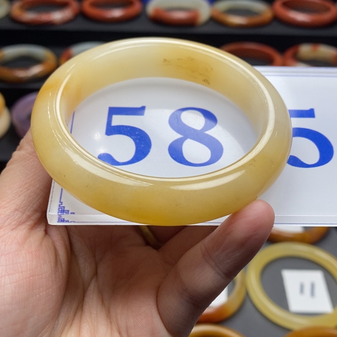 石英质玉（黄龙玉）手镯未镶嵌