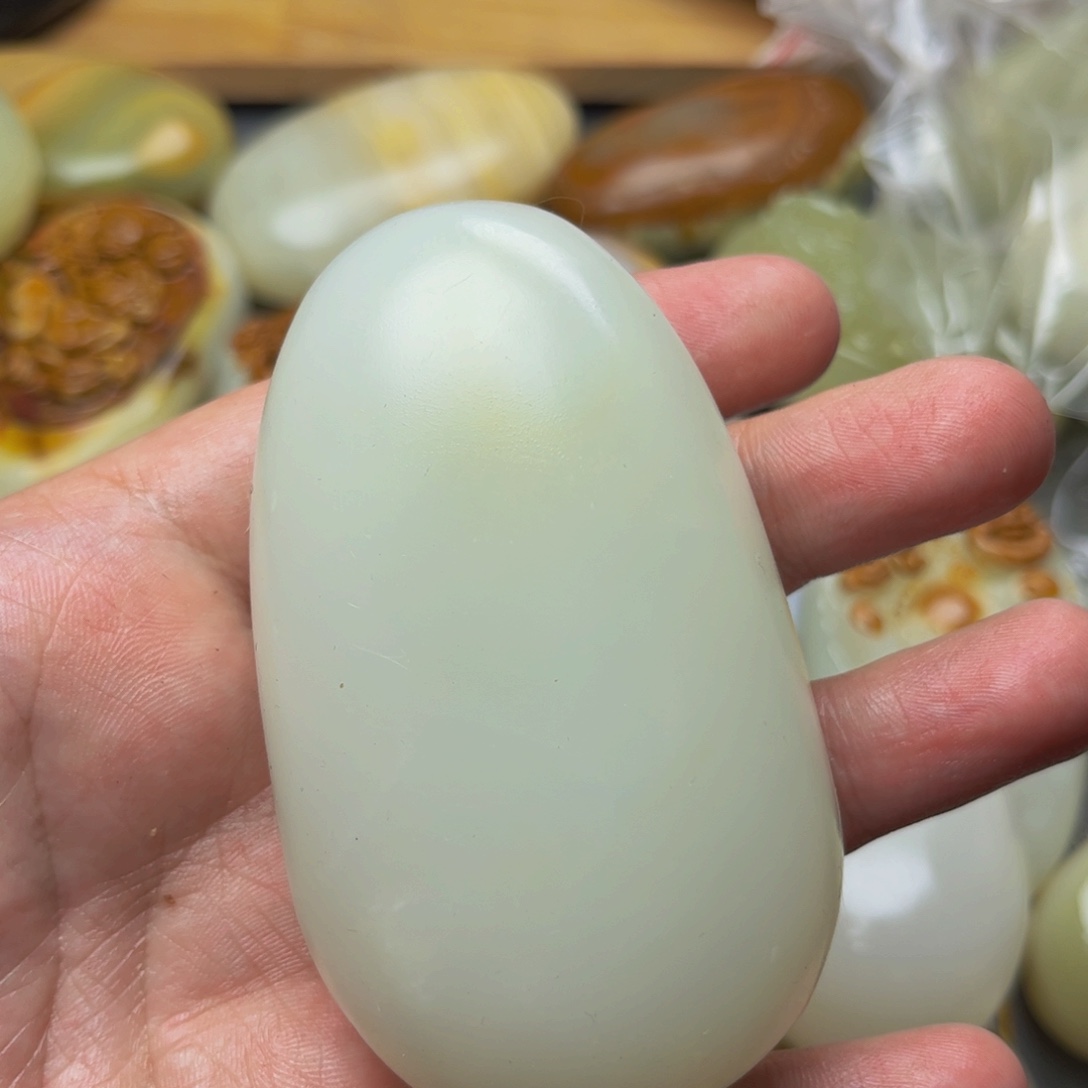 忧***淡石材方解石手把件