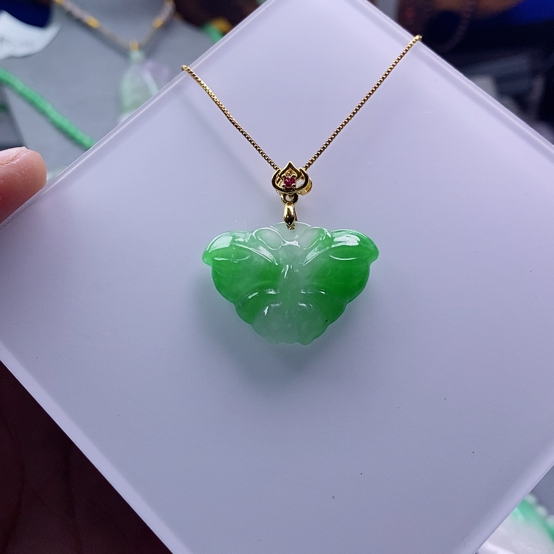 翡翠未镶嵌吊坠(赠链)