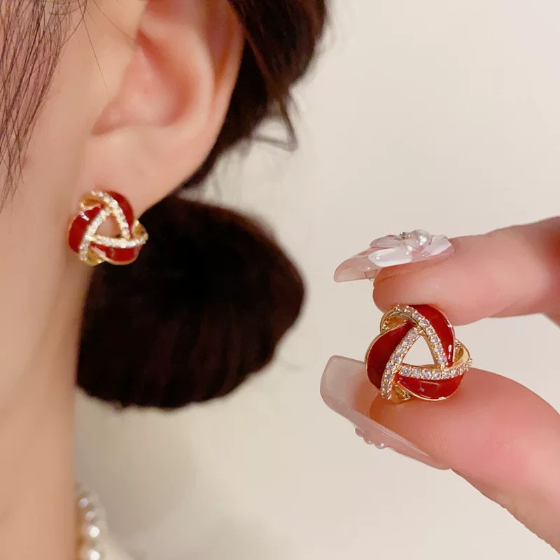 铜合金耳饰 小众气质2030新年红色镂空轻奢三角形耳钉过年新年款