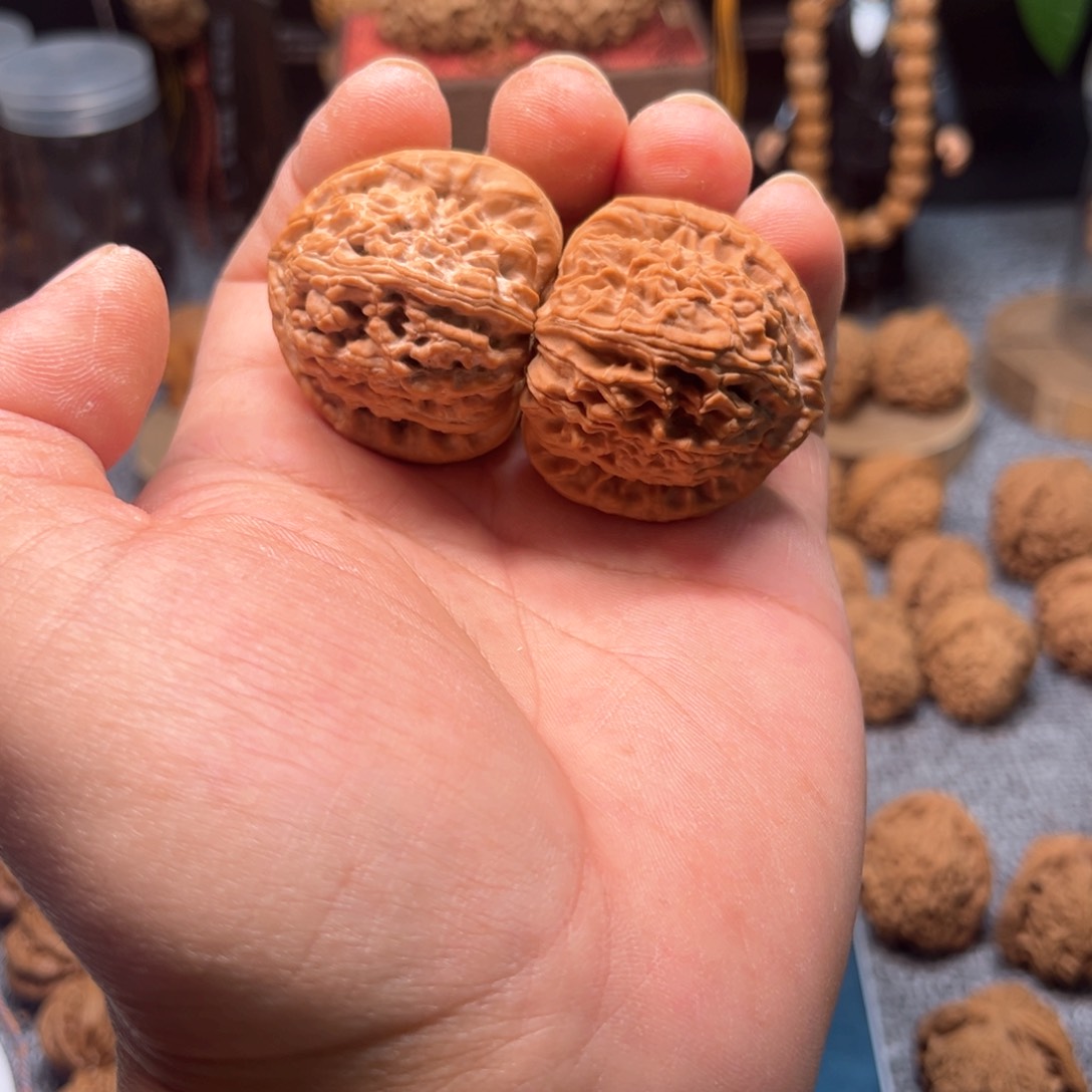 文玩核桃把件三角白全品