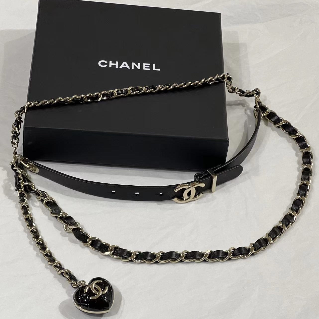 95新 Chanel/香奈儿 黑金皮穿链爱心高腰腰链75cm
