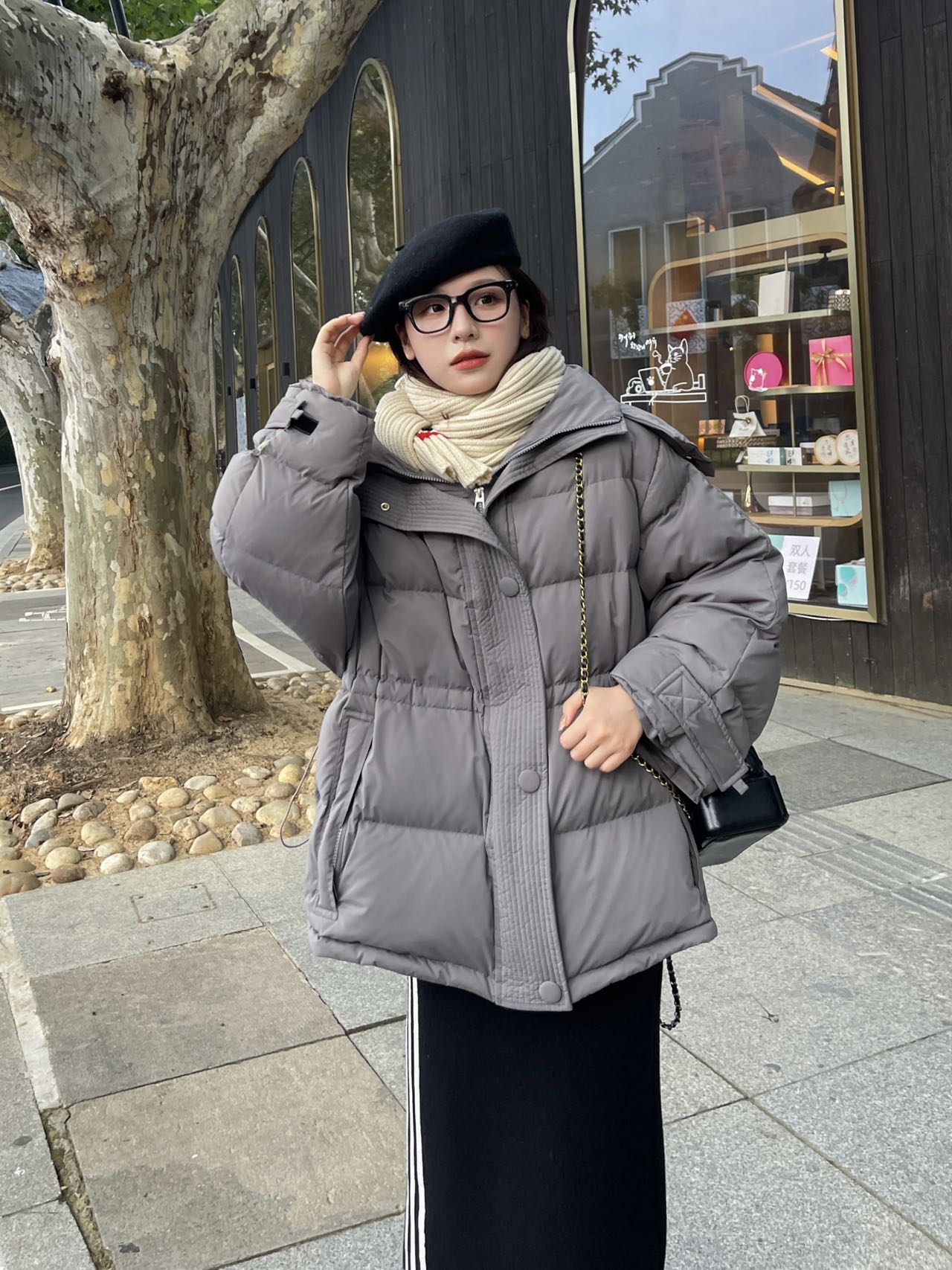 《绒品家》90白鸭绒羽绒服女连帽拉链女常规纯色直筒型2313