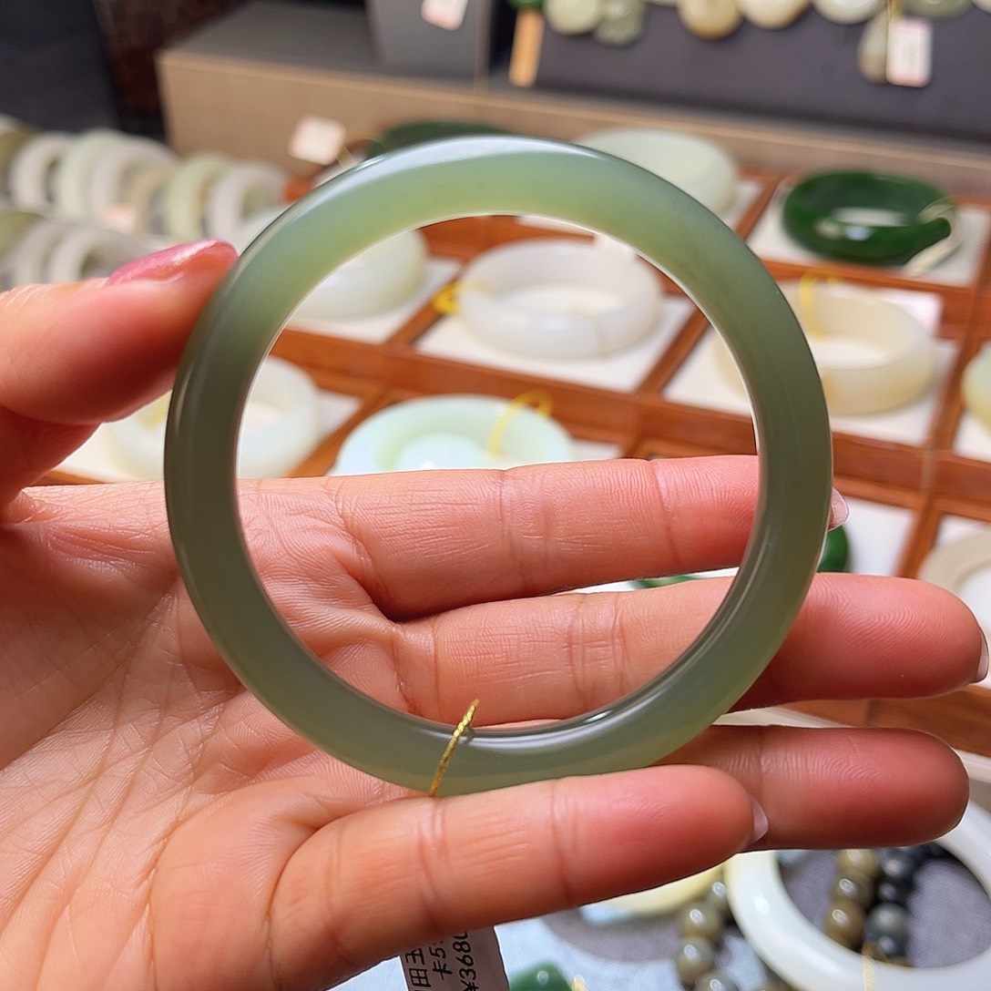 和田玉未镶嵌手镯59