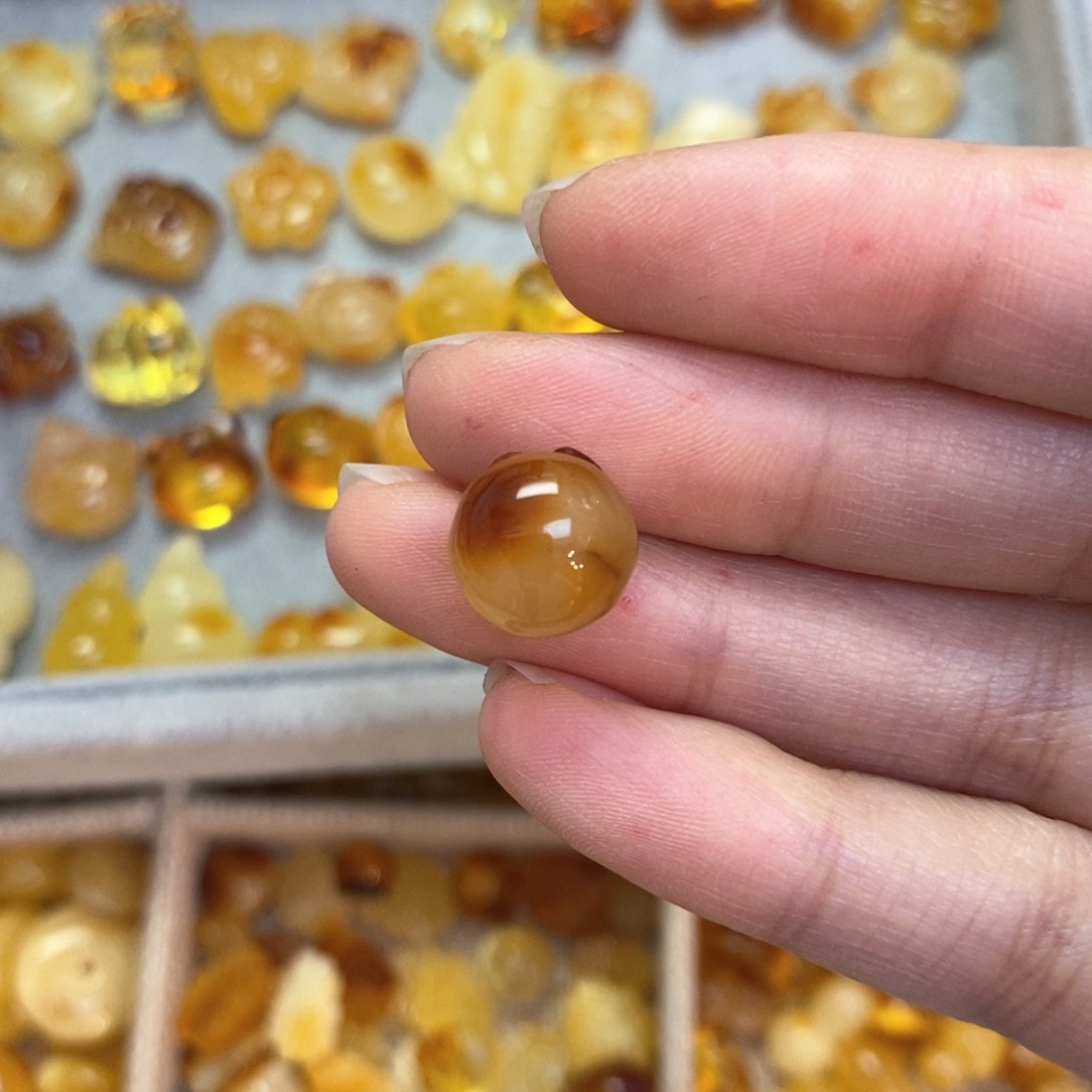 蜜蜡颈饰未镶嵌加****意柿子