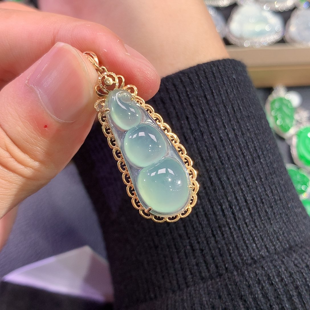 翡翠吊坠(赠链)18K金镶嵌