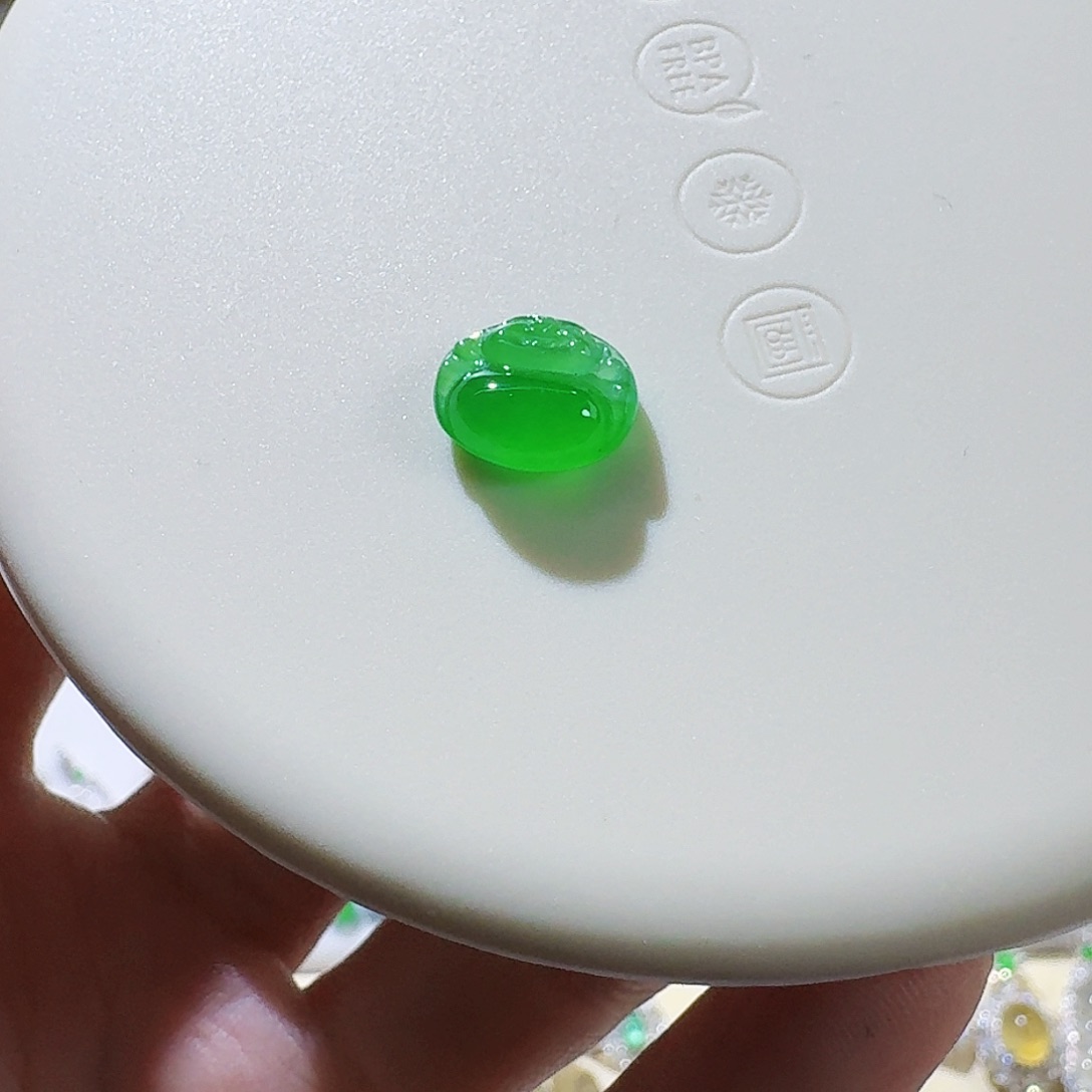 翡翠颈饰未镶嵌佛公