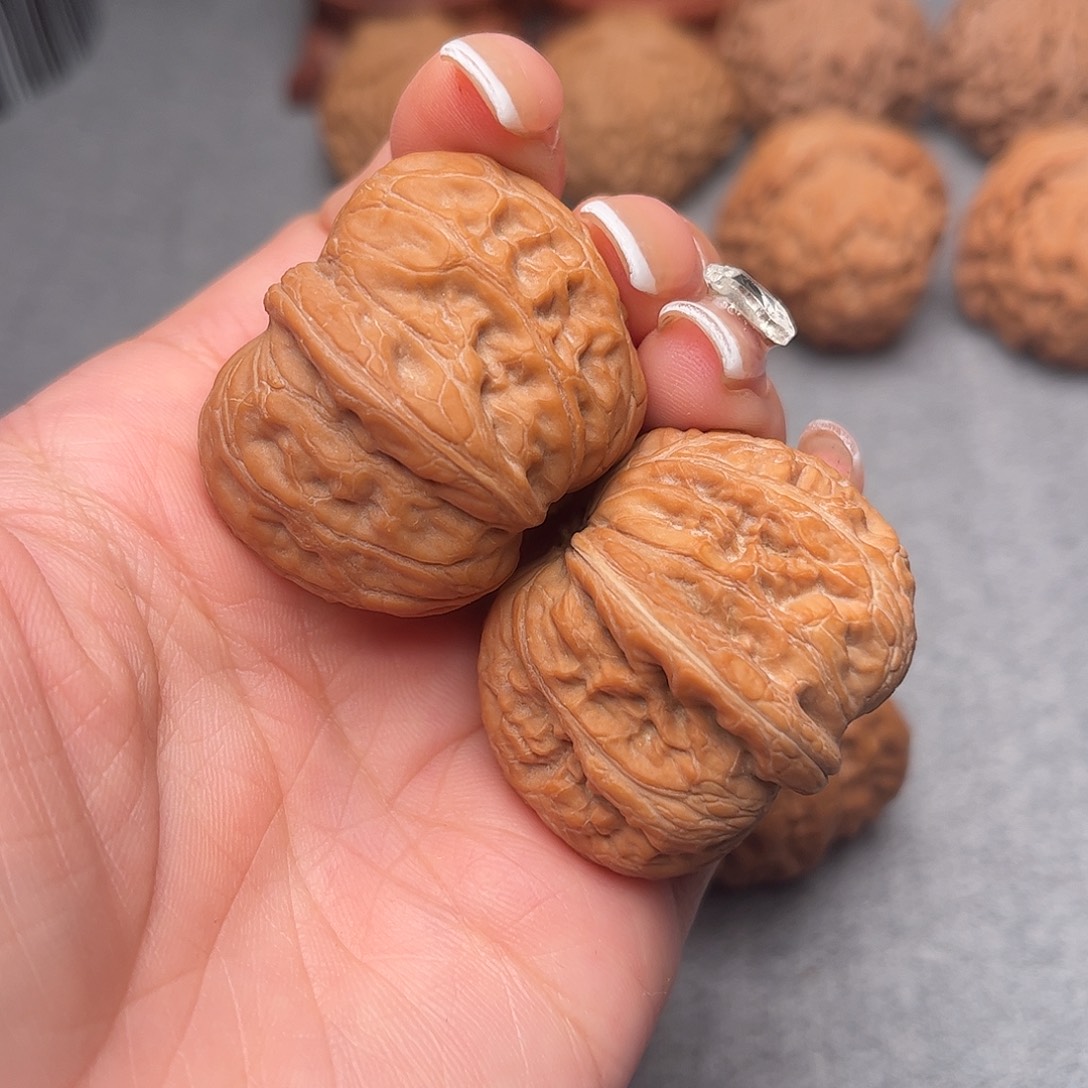 ****M把件文玩核桃0191 元宝37 32 28