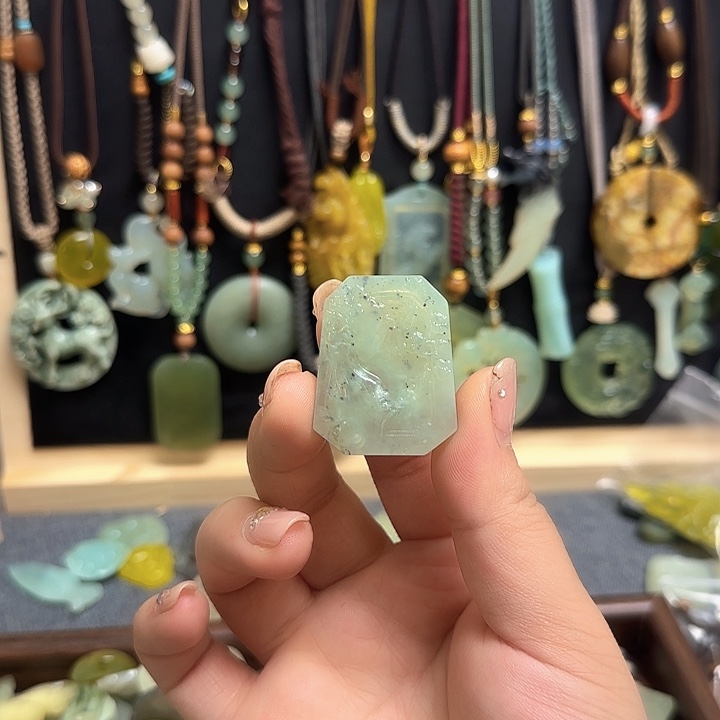 蛇纹石玉合金颈饰