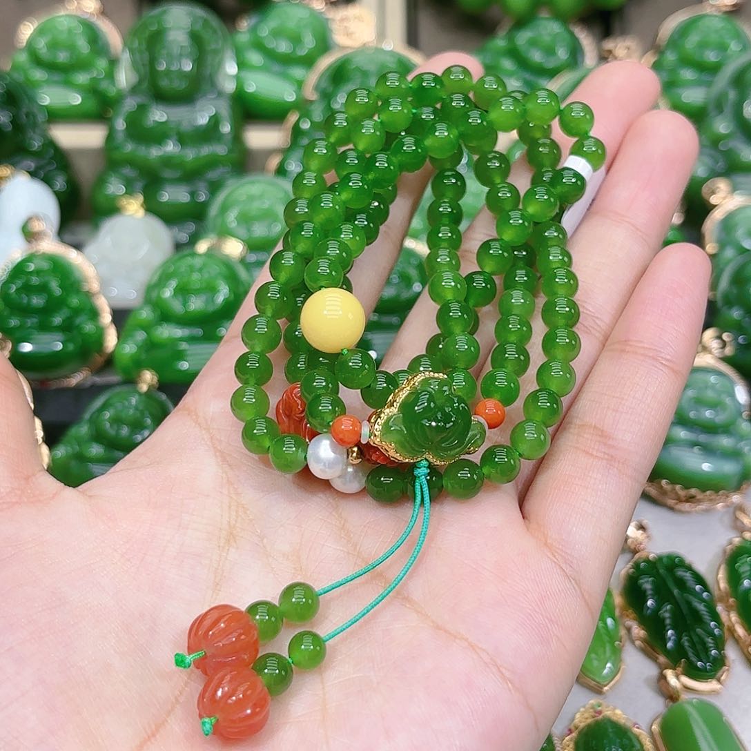 和田玉（碧玉）颈饰18K金镶嵌卡六果绿108