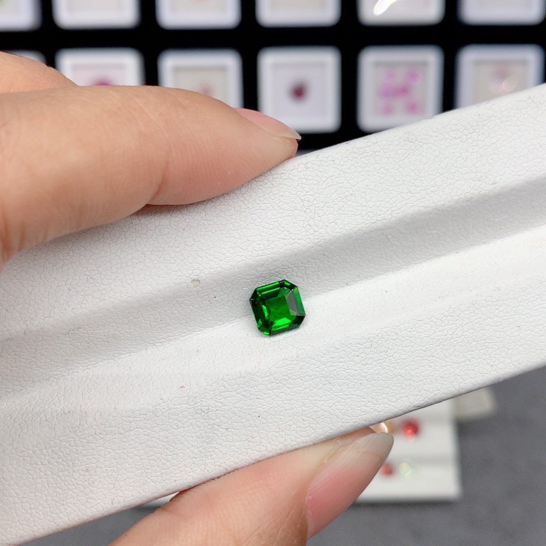 透辉石裸石未镶嵌6*6mm方