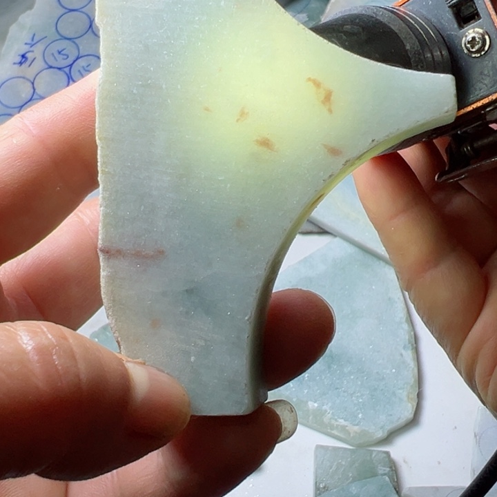 翡翠颈饰未镶嵌翡翠片料