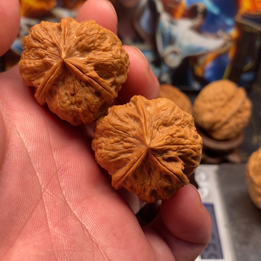 文玩核桃吊坠梅花三愣