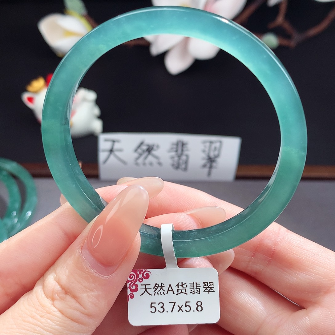 翡翠手镯（圆镯）未镶嵌