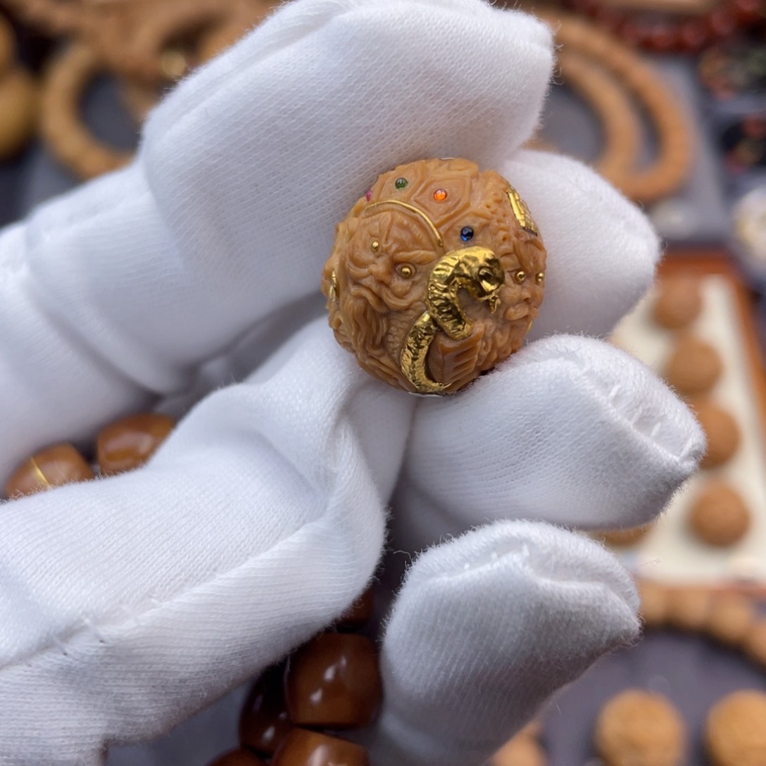 猴头核桃吊坠满工四大天王