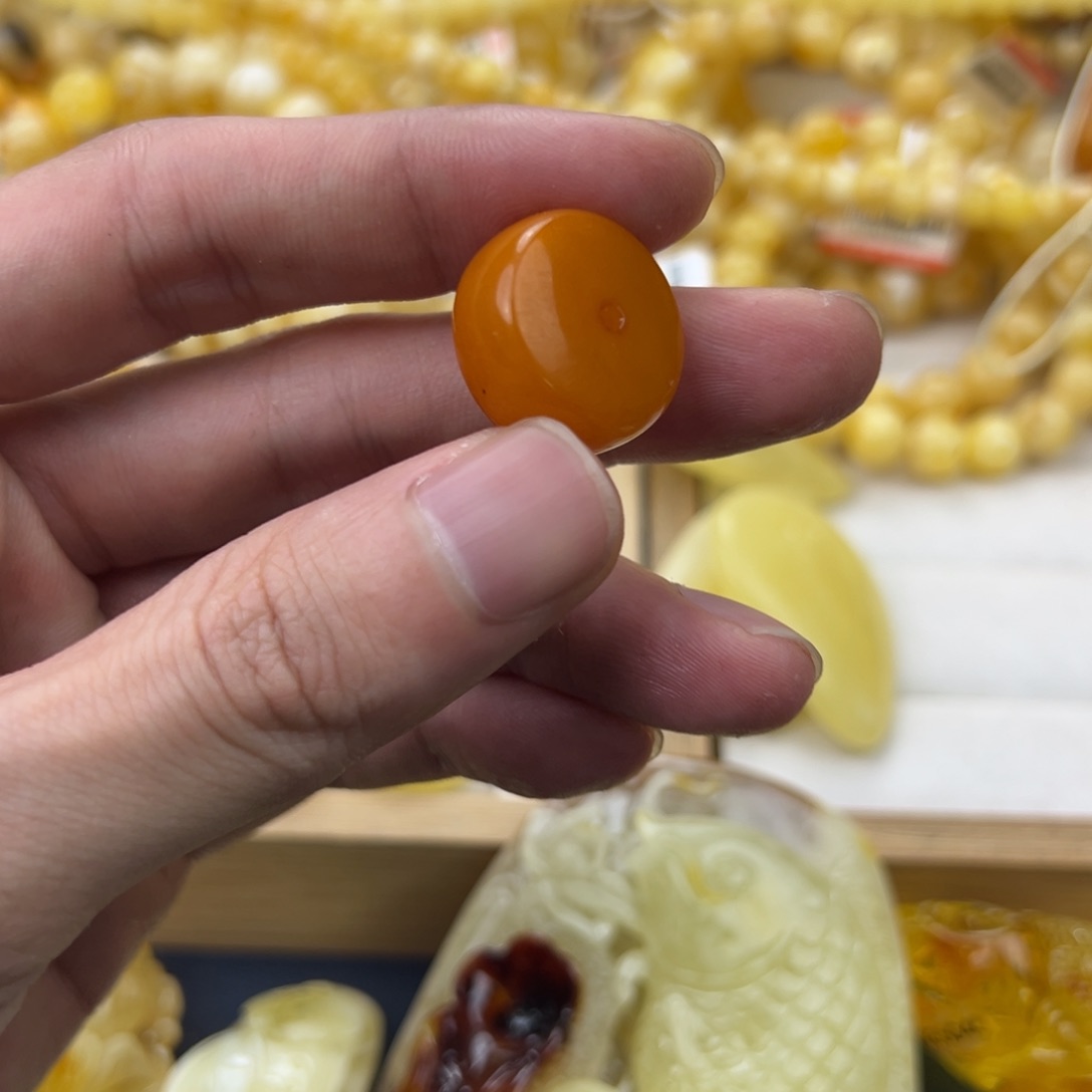 琥珀珠宝奇石未镶嵌