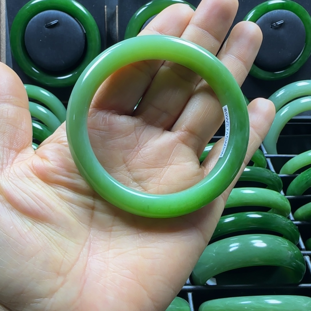 和田玉未镶嵌手镯