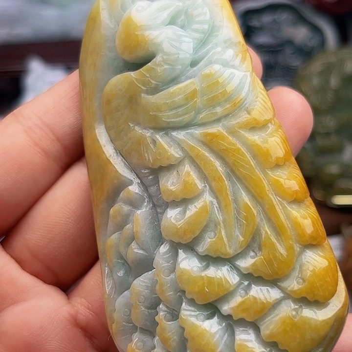 翡翠未镶嵌颈饰挂件