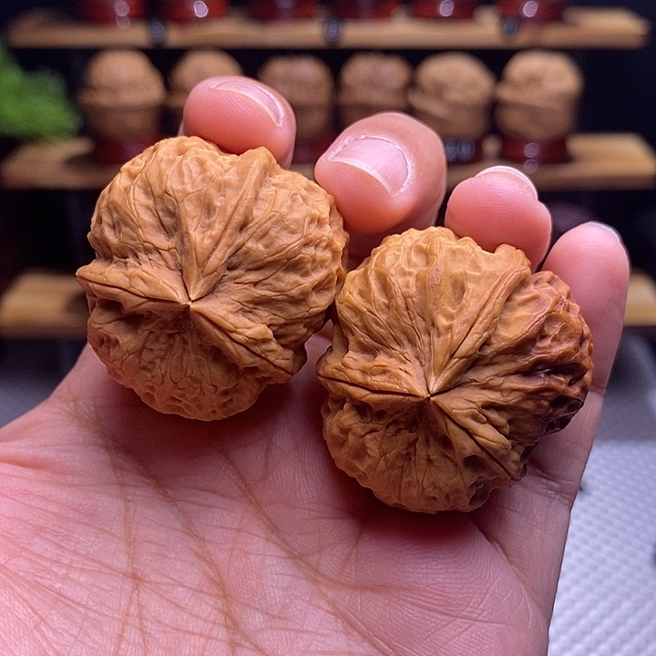 文玩核桃吊坠山奇三棱2