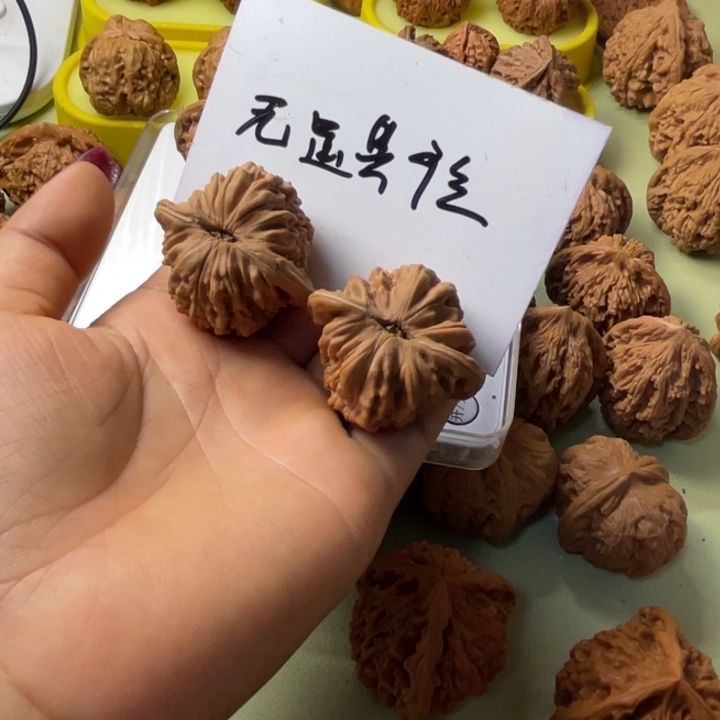 A***e手把件雕刻核桃四座楼水尖