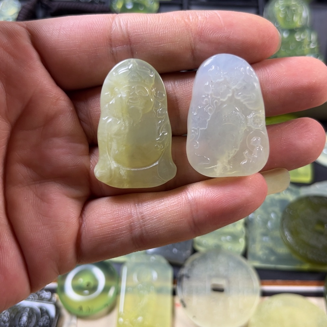 未镶嵌蛇纹石玉颈饰