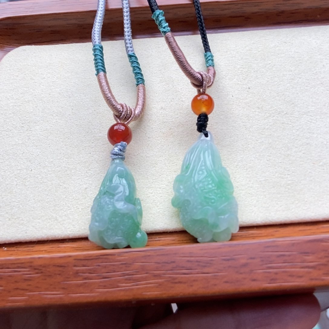 翡翠颈饰未镶嵌吊坠多样性发货发其一