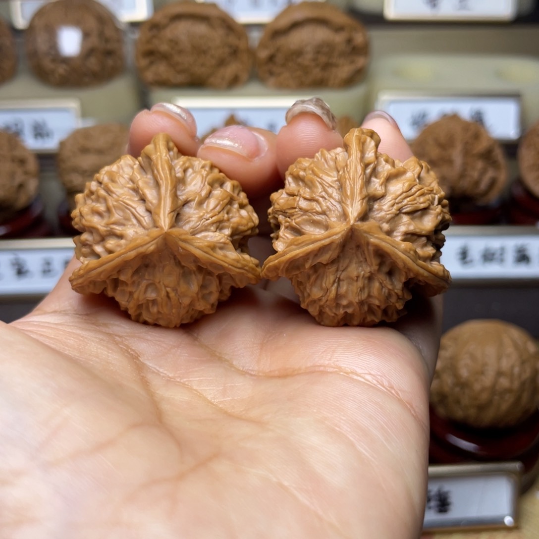 文玩核桃把件赵*木盘山三棱34左右