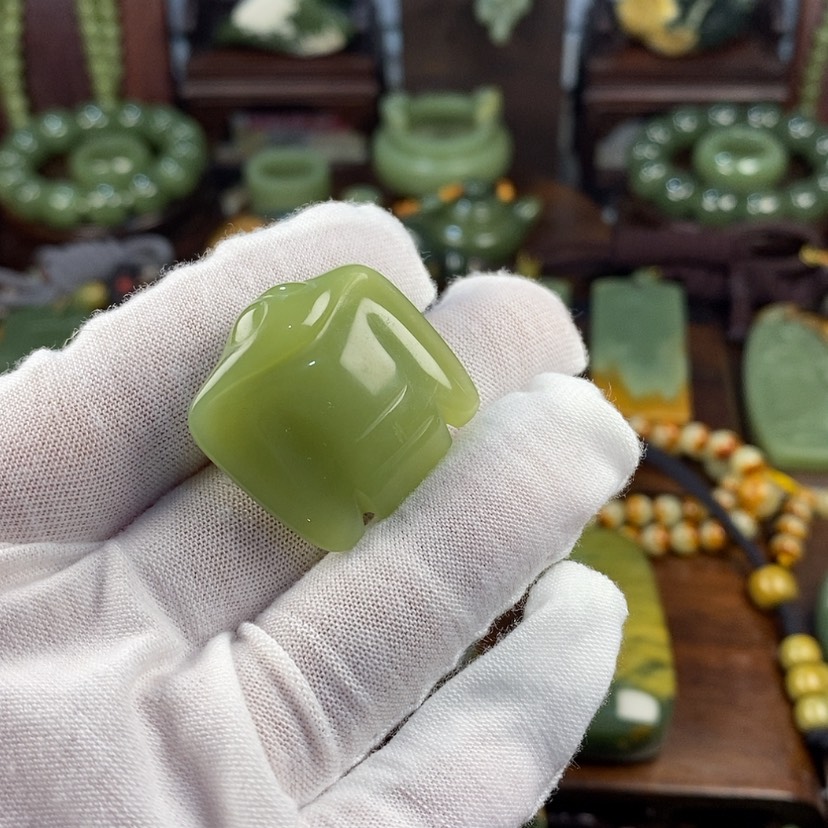 【闪购商品】岫岩老玉（透闪石质玉）颈饰未镶嵌