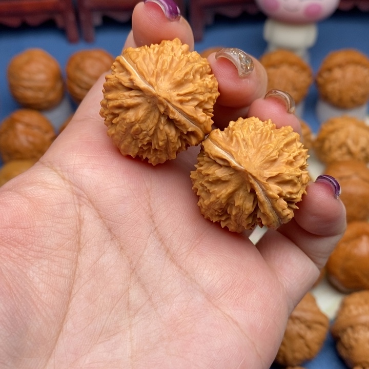 文玩核桃把件小狮子