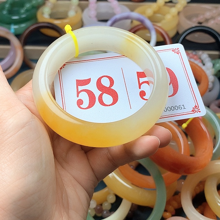石英质玉（黄龙玉）未镶嵌手镯