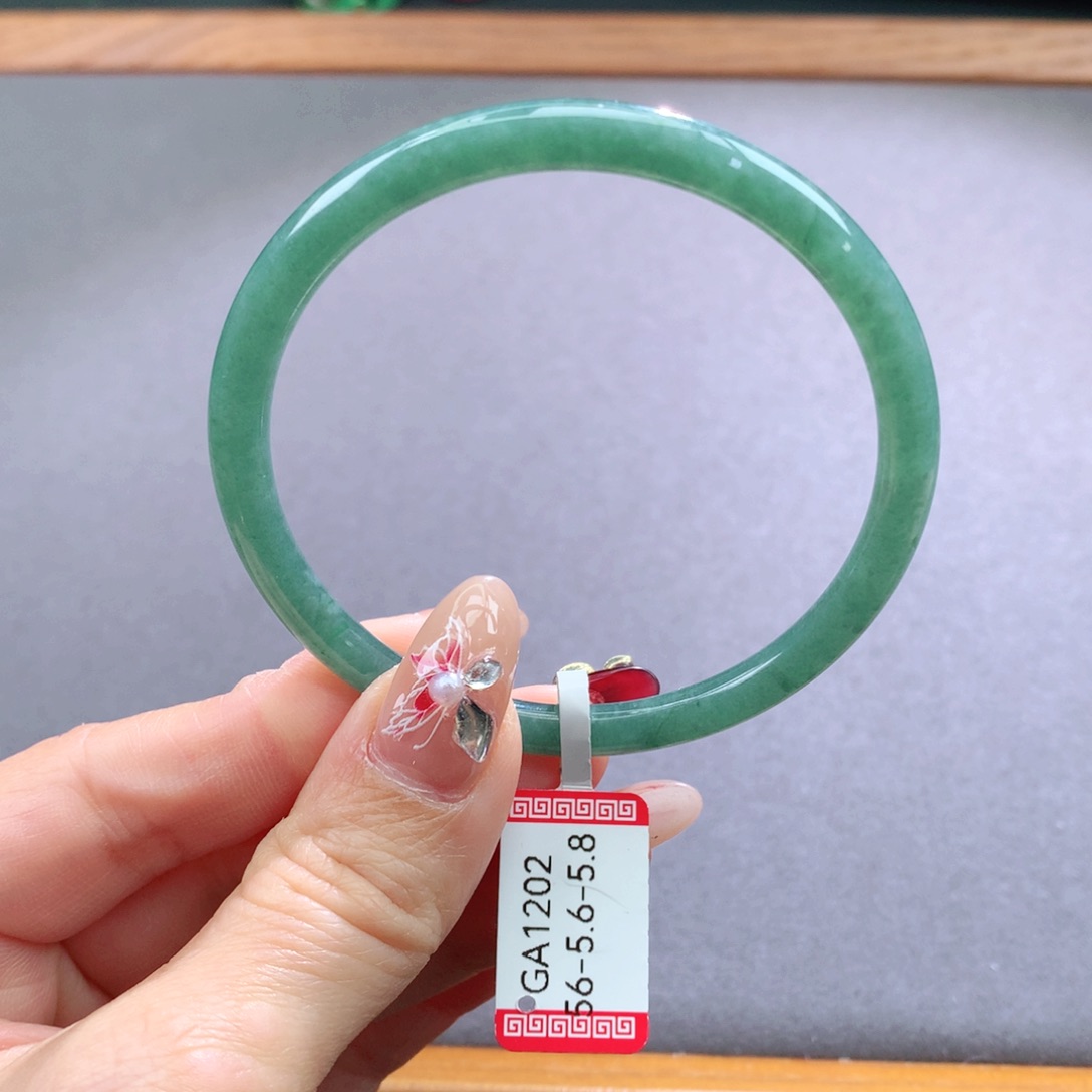 翡翠手镯未镶嵌天然翡翠手镯叮当镯