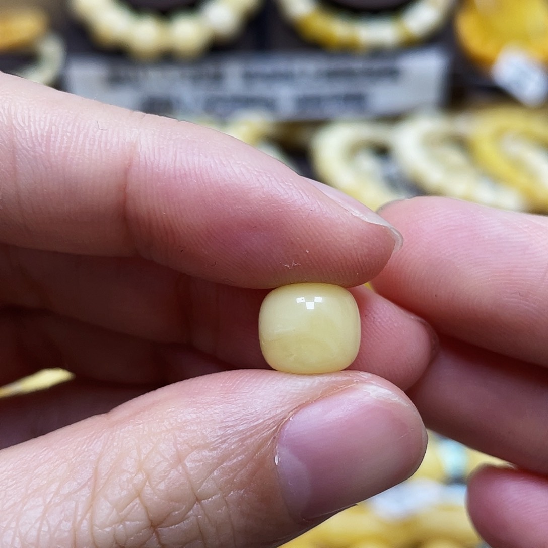 琥珀珠宝奇石未镶嵌9.6×8.6mm